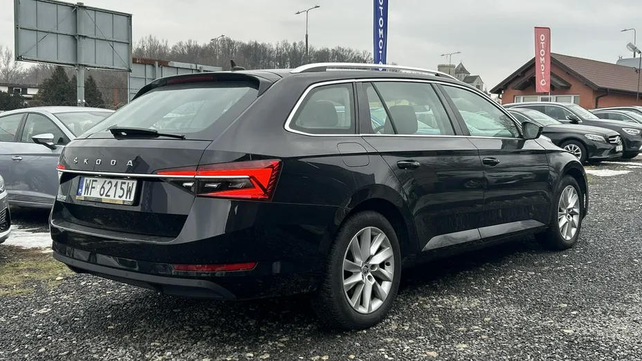 SKODA Superb -