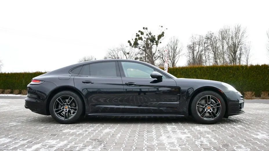 PORSCHE Panamera -