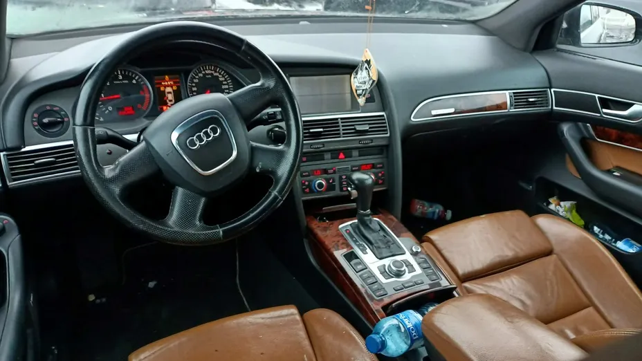 AUDI A6 -