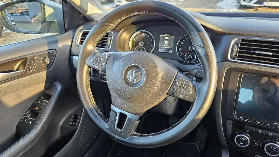 VOLKSWAGEN Jetta -