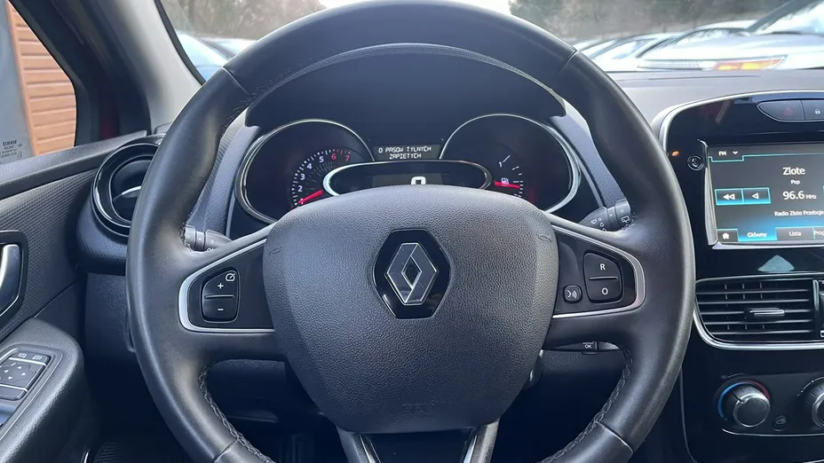 RENAULT Clio -
