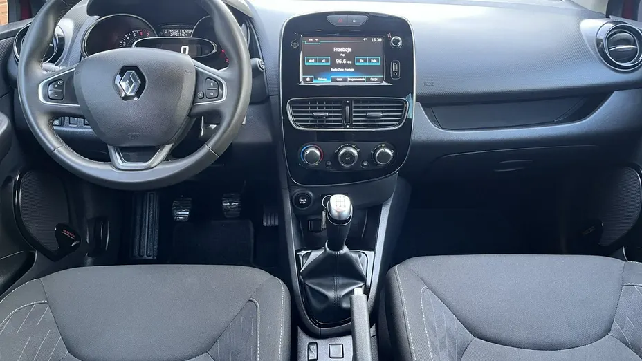 RENAULT Clio -