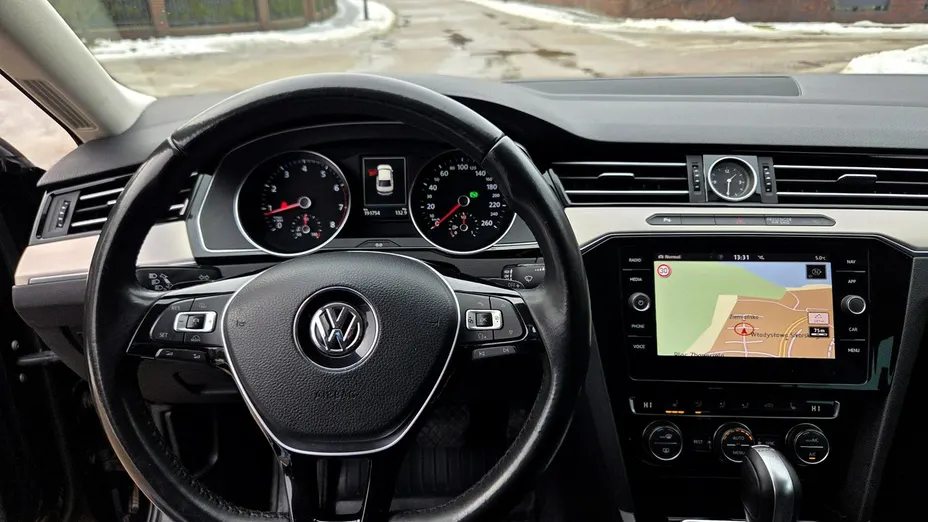 VOLKSWAGEN Passat -