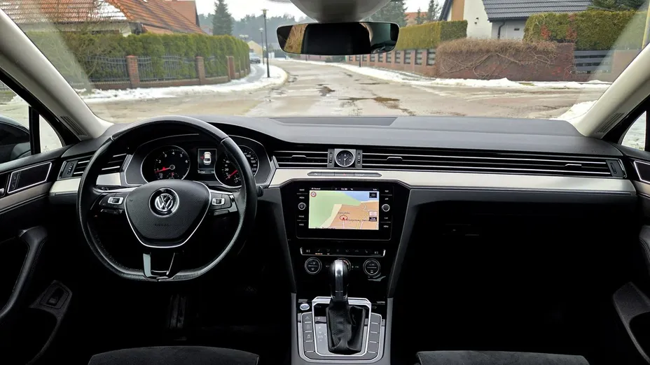 VOLKSWAGEN Passat -