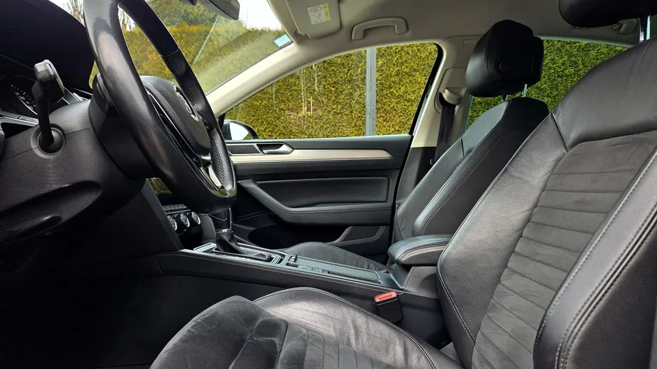 VOLKSWAGEN Passat -
