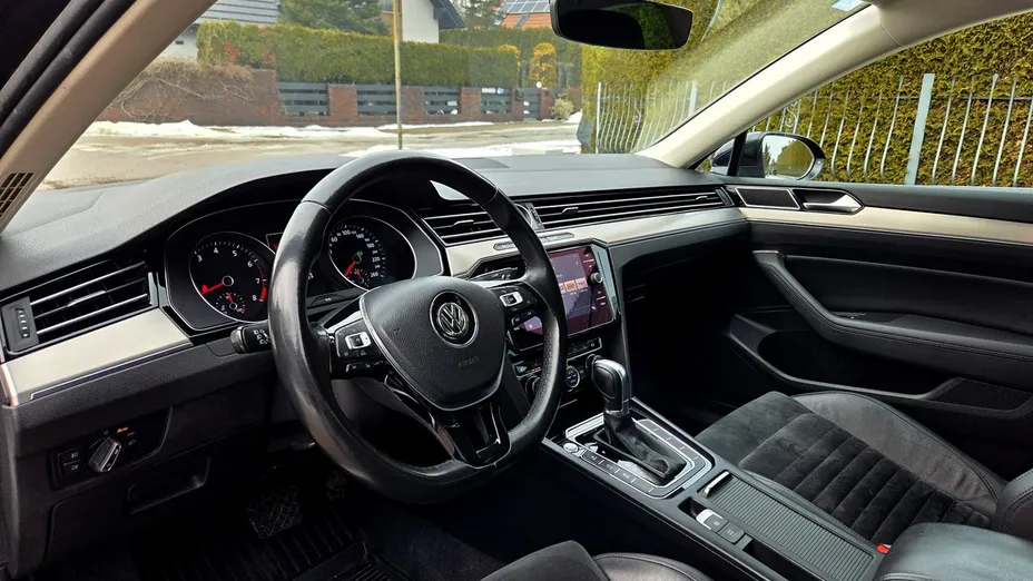 VOLKSWAGEN Passat -