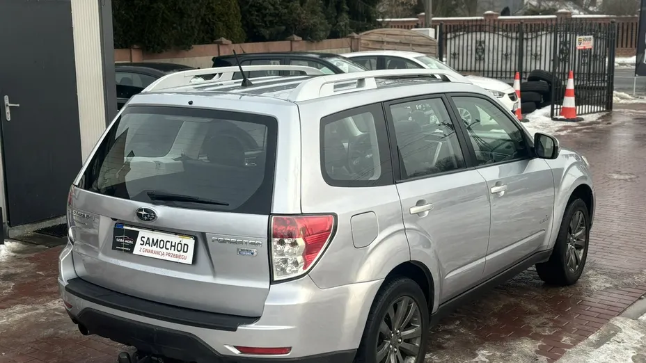 SUBARU Forester -
