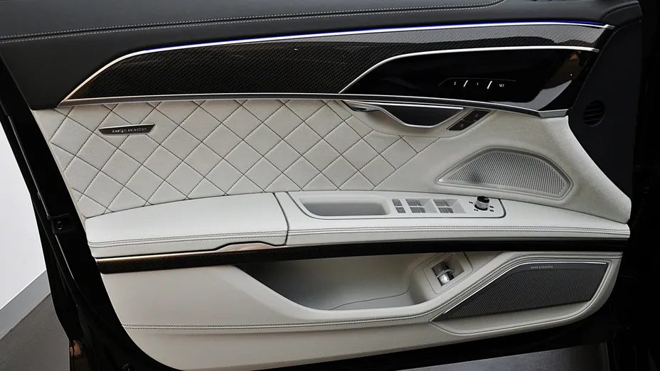 AUDI A8 -