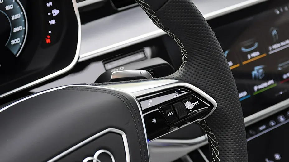 AUDI A8 -