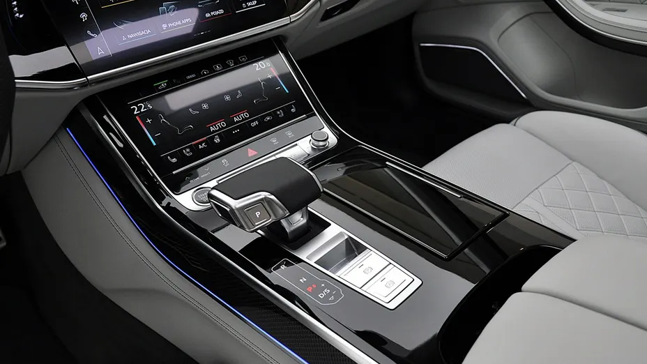 AUDI A8 -