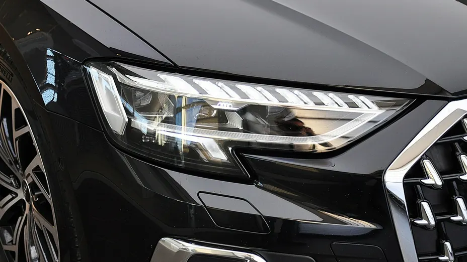 AUDI A8 -