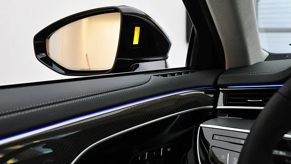 AUDI A8 -