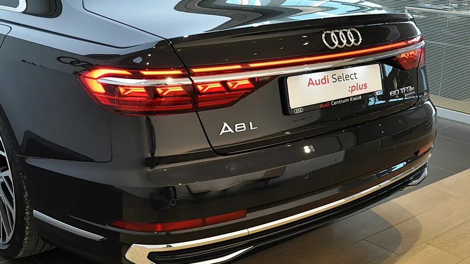AUDI A8 -