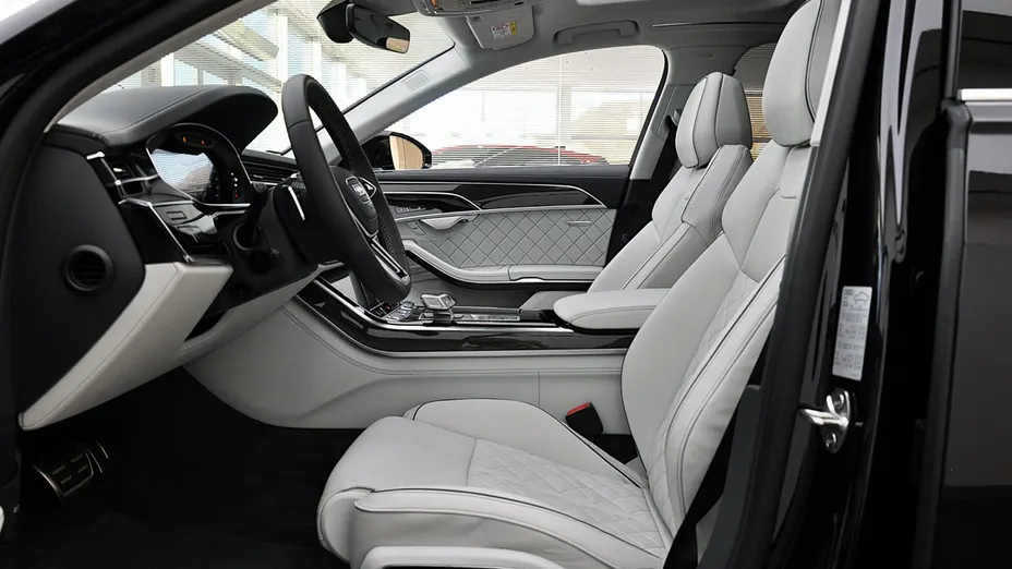 AUDI A8 -
