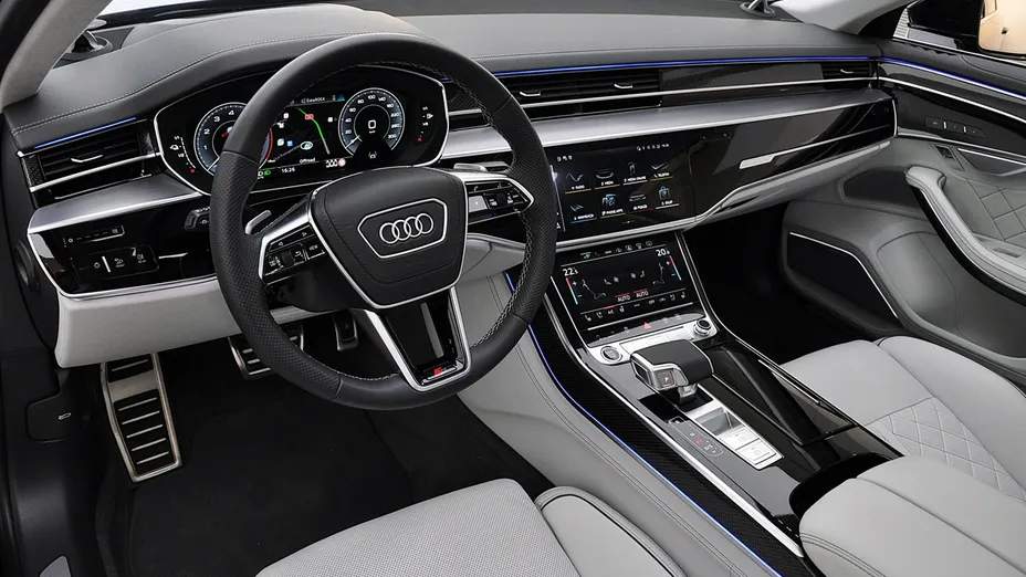 AUDI A8 -
