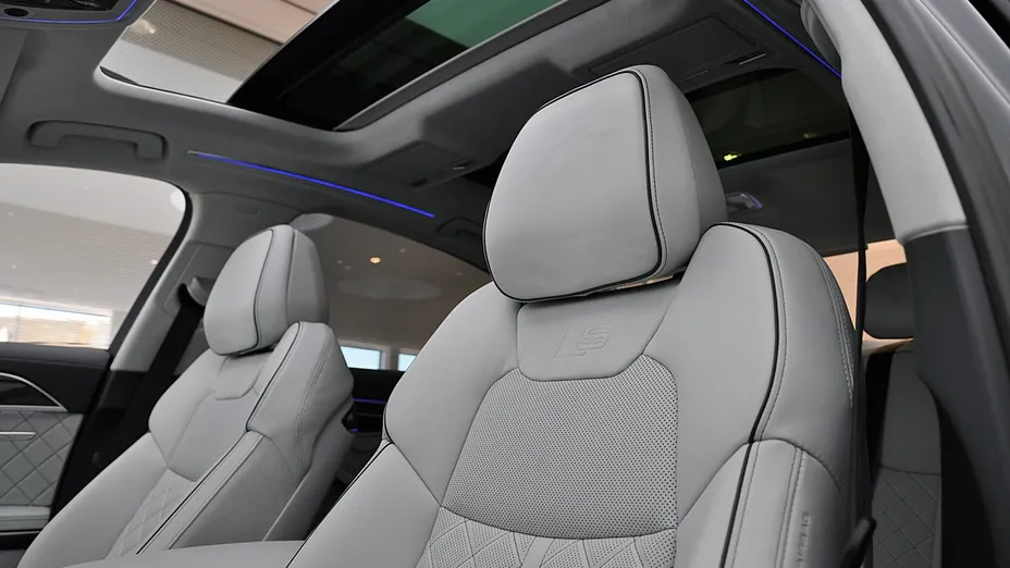 AUDI A8 -