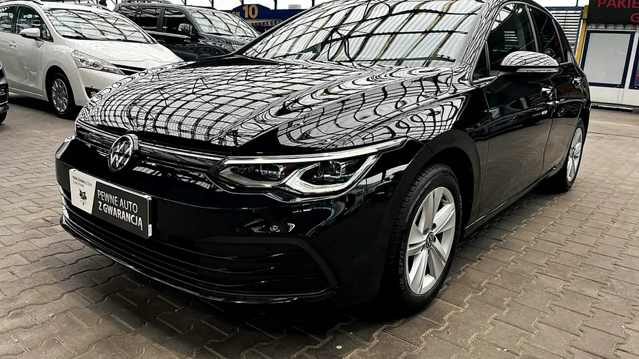 VOLKSWAGEN Golf -