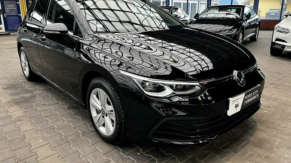 VOLKSWAGEN Golf -
