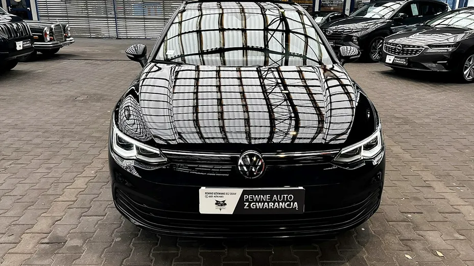 VOLKSWAGEN Golf -