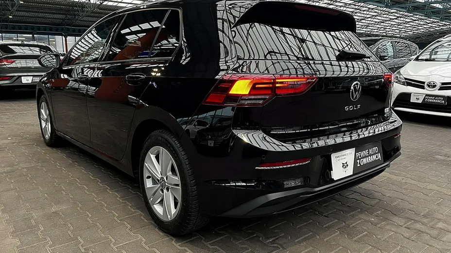 VOLKSWAGEN Golf -