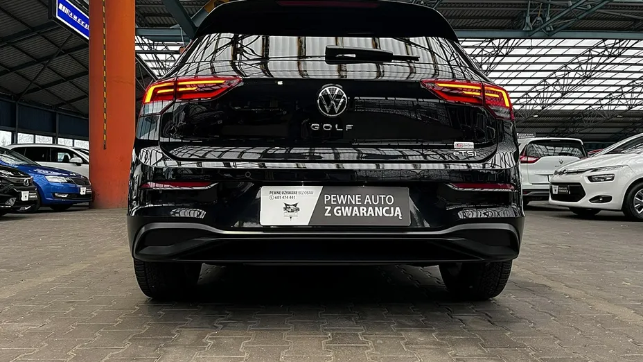 VOLKSWAGEN Golf -