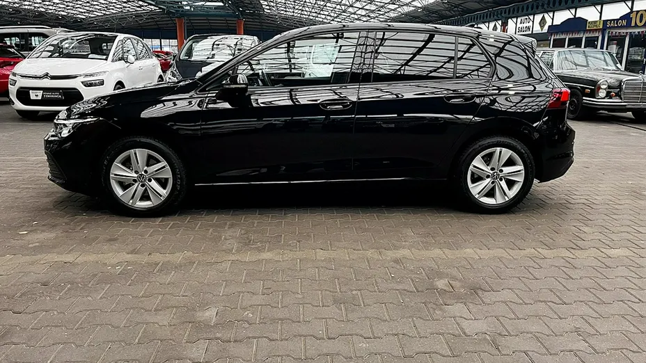 VOLKSWAGEN Golf -