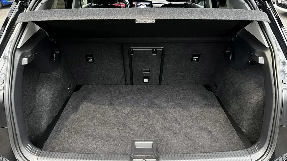 VOLKSWAGEN Golf -