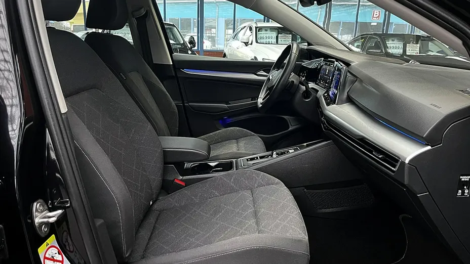 VOLKSWAGEN Golf -