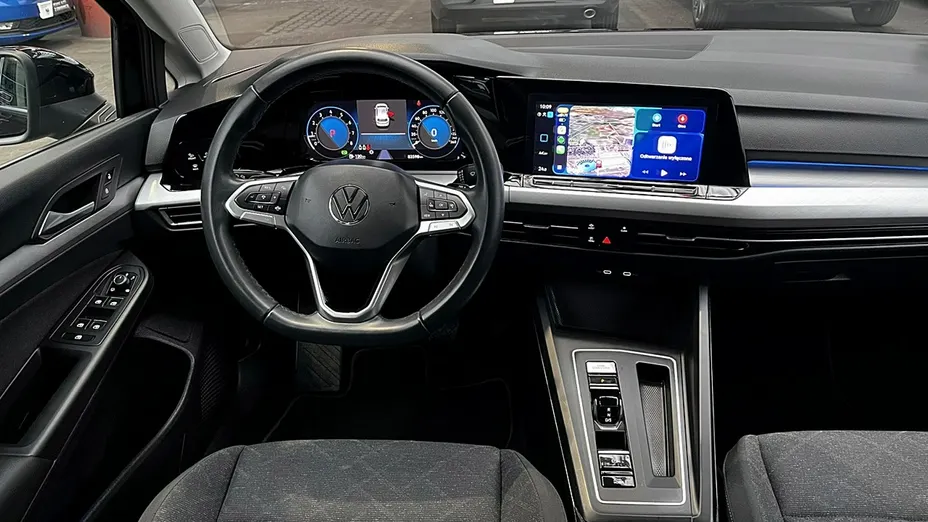 VOLKSWAGEN Golf -