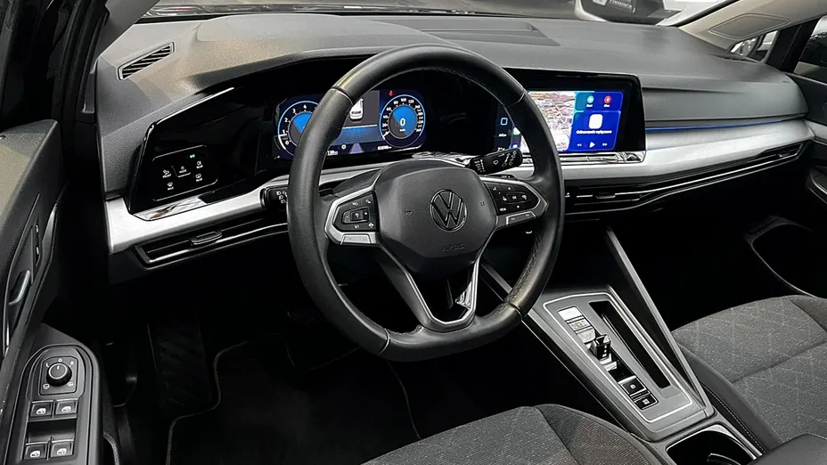 VOLKSWAGEN Golf -