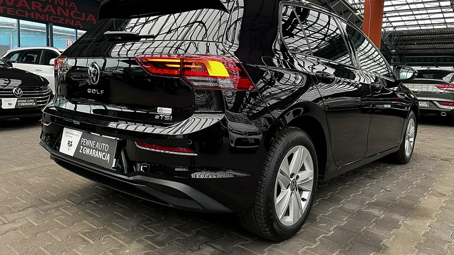 VOLKSWAGEN Golf -