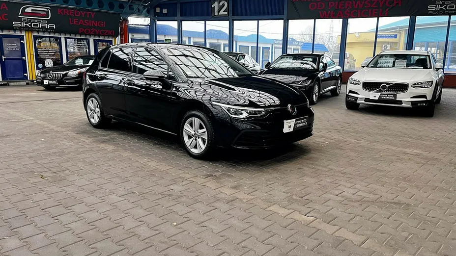 VOLKSWAGEN Golf -