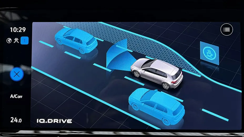 VOLKSWAGEN Golf -