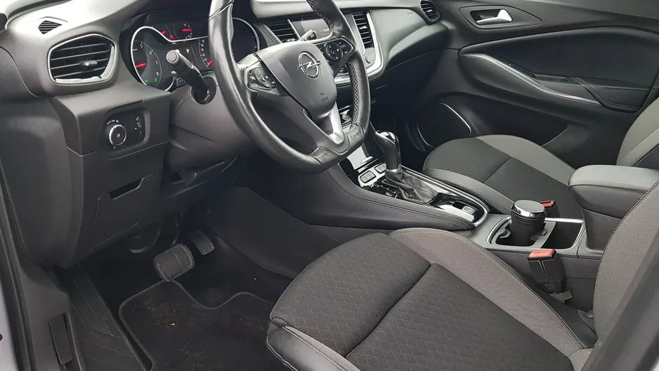 OPEL Grandland X -