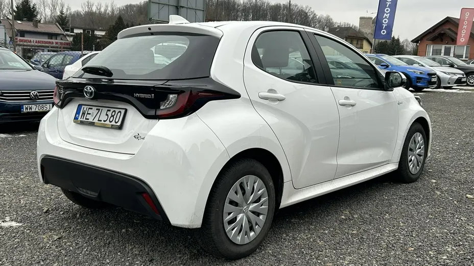 TOYOTA Yaris -