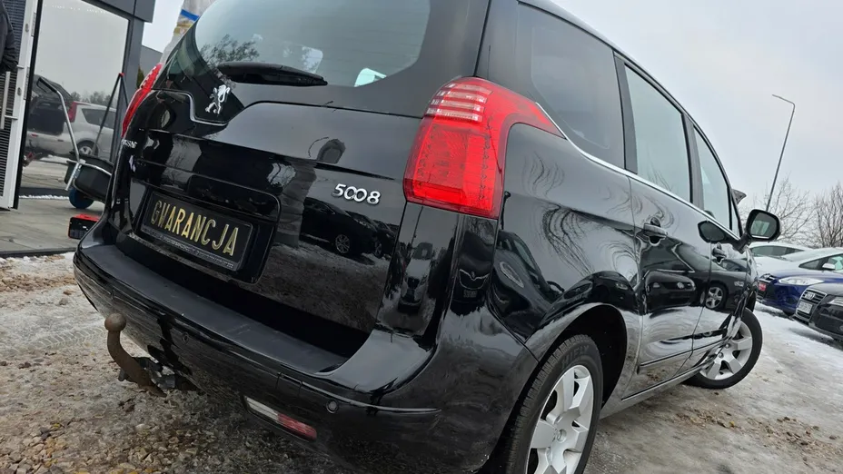 PEUGEOT 5008 -