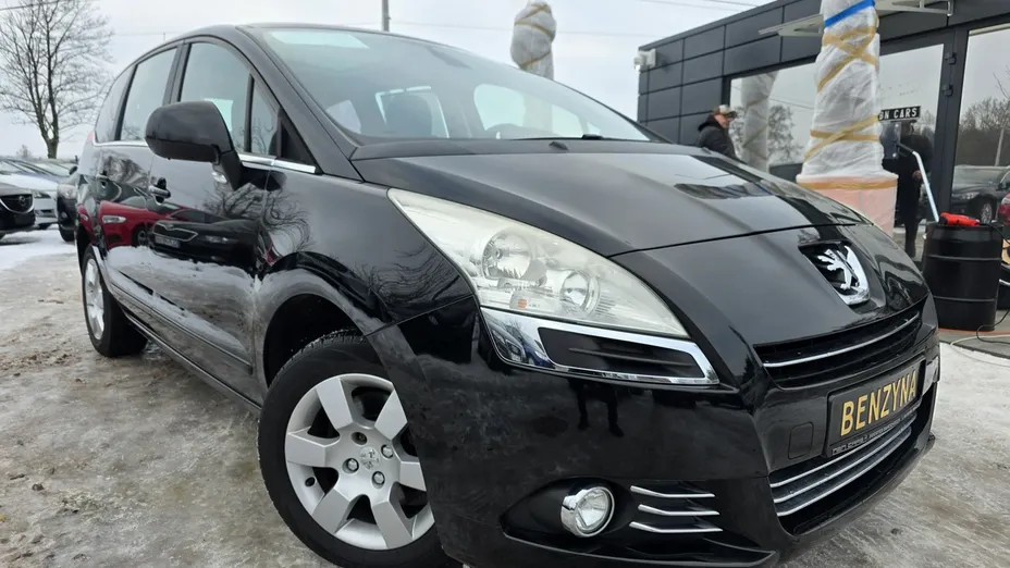 PEUGEOT 5008 -