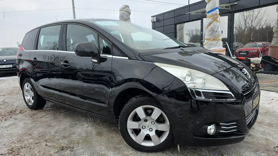 PEUGEOT 5008 -