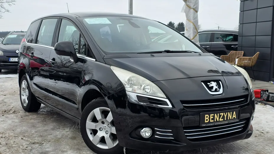 PEUGEOT 5008 -