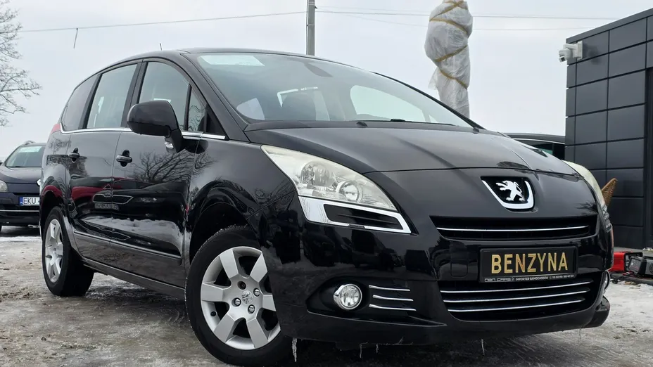 PEUGEOT 5008 -