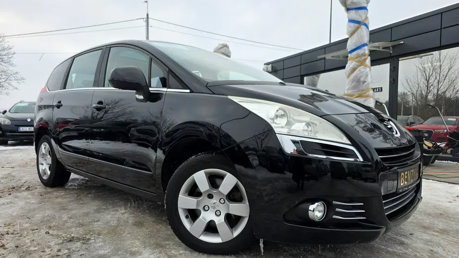 PEUGEOT 5008 -