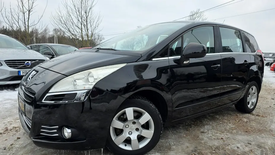 PEUGEOT 5008 -