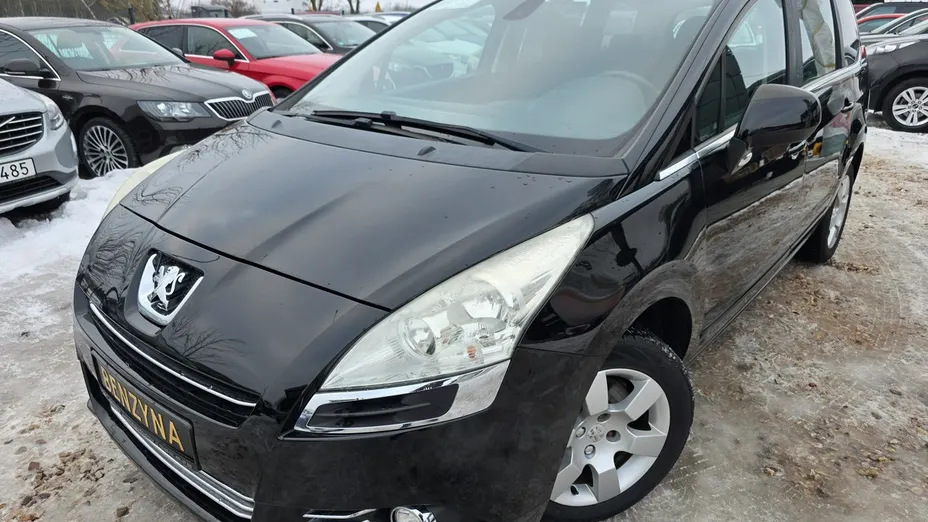 PEUGEOT 5008 -