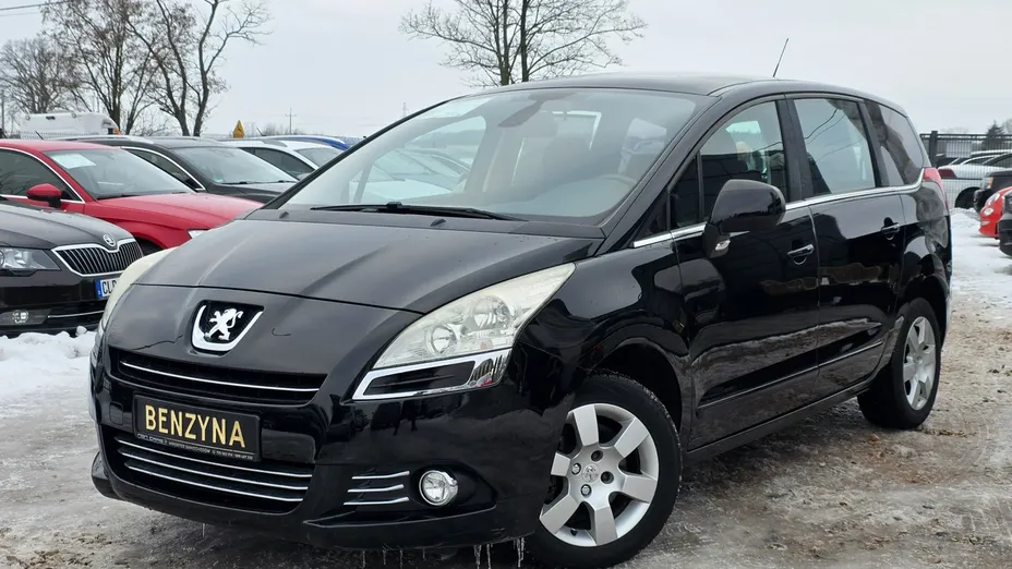 PEUGEOT 5008 -