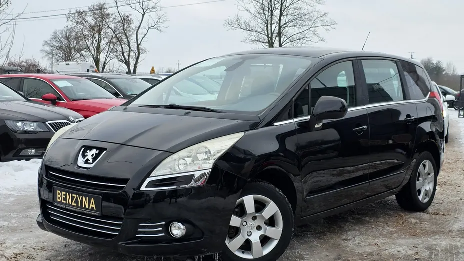 PEUGEOT 5008 -