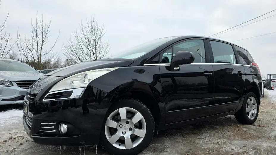 PEUGEOT 5008 -