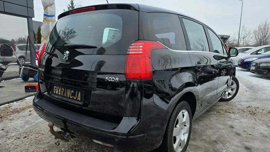 PEUGEOT 5008 -