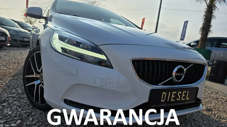 VOLVO V40 -