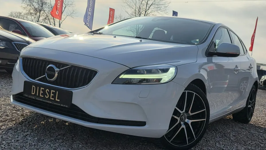 VOLVO V40 -