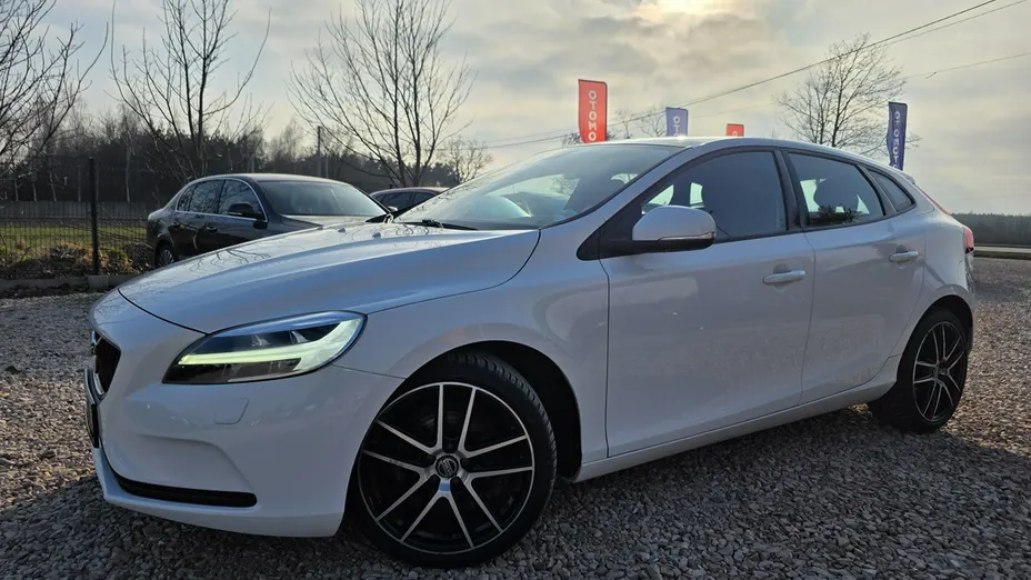 VOLVO V40 -